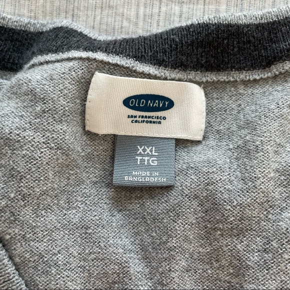 Old Navy Men’s V Neck Sweater - XXL Gray Great Condition! Size 2XL - Picture 3 of 3